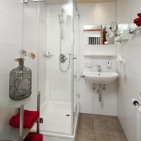 Brunnenhof 3*